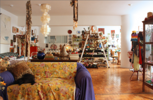 uma casa cheia de brebotes