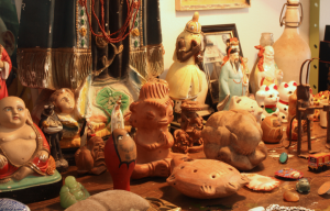 uma casa cheia de brebotes