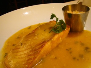 salmão ao molho de maracujá
