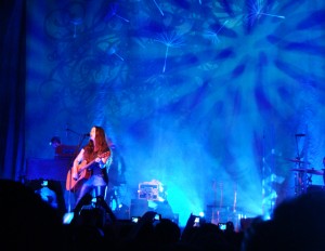 Alanis no Chevrolet Hall