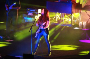 Alanis no Chevrolet Hall